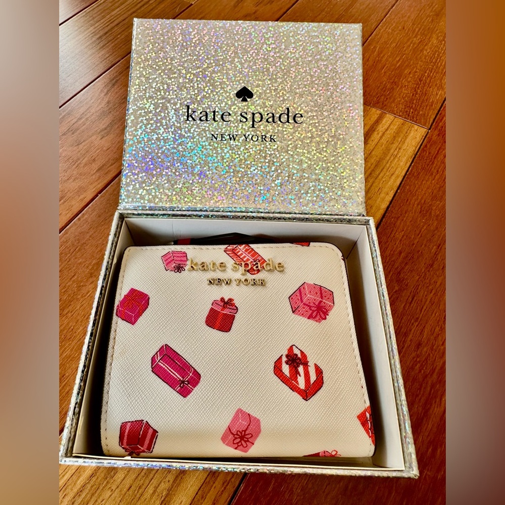 Kate Spade Saffiano Leather White Wallet with Pink/Red Gift Design with Box - Picture 4 of 14